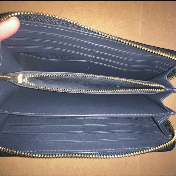 COACH Long Zip-Around Wallet Navy Pebble Leather w Gold Hardware AUTHENTIC - Picture 4 of 6